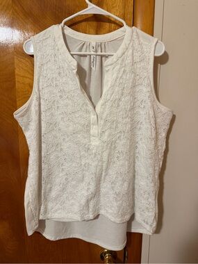 Sleeveless Lace Overlay Tank Top - White